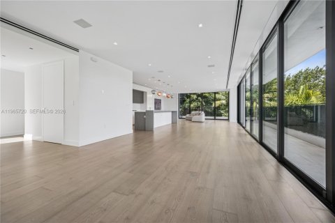 House in Miami Beach, Florida 5 bedrooms, 524.15 sq.m. № 2028941 - photo 6