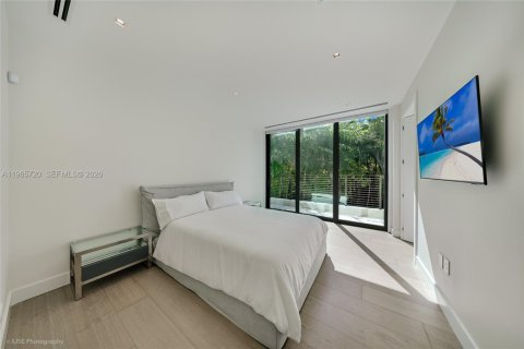 House in Miami Beach, Florida 5 bedrooms, 524.15 sq.m. № 2028941 - photo 30