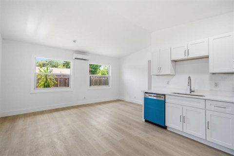 Casa en alquiler en Saint Petersburg, Florida, 2 dormitorios, 67.45 m2 № 2094703 - foto 7