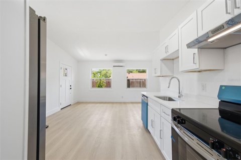 Casa en alquiler en Saint Petersburg, Florida, 2 dormitorios, 67.45 m2 № 2094703 - foto 10