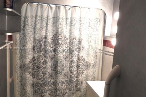 Casa en venta en Fort Lauderdale, Florida, 2 dormitorios, 99.13 m2 № 1976623 - foto 12