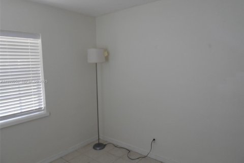 Casa en venta en Fort Lauderdale, Florida, 2 dormitorios, 99.13 m2 № 1976623 - foto 14