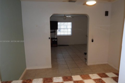 Casa en venta en Fort Lauderdale, Florida, 2 dormitorios, 99.13 m2 № 1976623 - foto 6