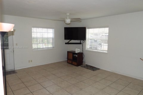 Casa en venta en Fort Lauderdale, Florida, 2 dormitorios, 99.13 m2 № 1976623 - foto 5