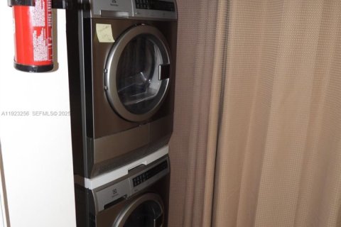 Casa en venta en Fort Lauderdale, Florida, 2 dormitorios, 99.13 m2 № 1976623 - foto 10