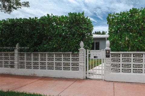 Villa ou maison à vendre à Miami Beach, Floride: 3 chambres, 137.68 m2 № 1888940 - photo 1