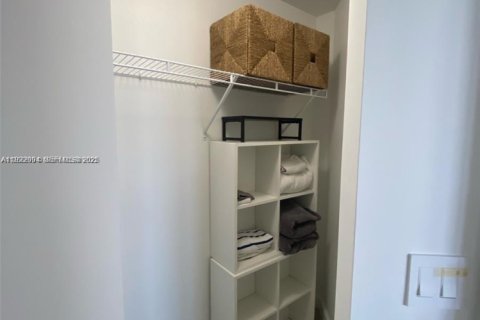 Condo in Miami, Florida, 2 bedrooms  № 2186244 - photo 16