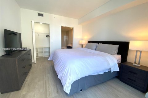 Condo in Miami, Florida, 2 bedrooms  № 2186244 - photo 11