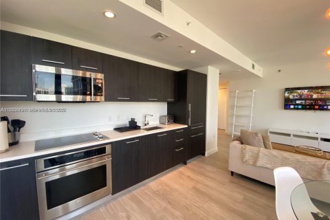 Condo in Miami, Florida, 2 bedrooms  № 2186244 - photo 8