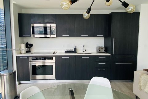 Condo in Miami, Florida, 2 bedrooms  № 2186244 - photo 3