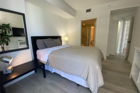 Condo in Miami, Florida, 2 bedrooms  № 2186244 - photo 13