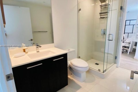 Condo in Miami, Florida, 2 bedrooms  № 2186244 - photo 15