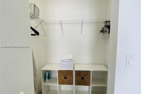 Condo in Miami, Florida, 2 bedrooms  № 2186244 - photo 20
