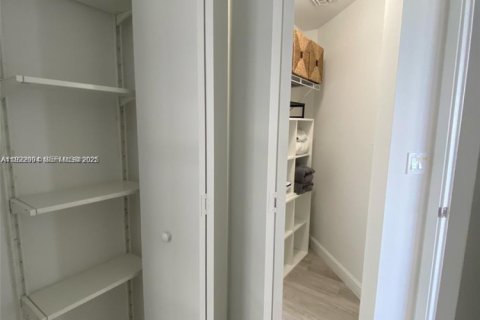Condo in Miami, Florida, 2 bedrooms  № 2186244 - photo 21