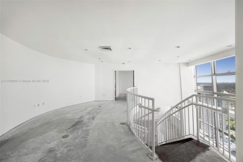 Condo in Miami, Florida, 3 bedrooms  № 1692266 - photo 7