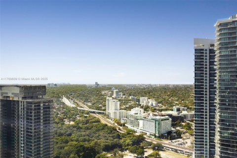 Condo in Miami, Florida, 3 bedrooms  № 1692266 - photo 1