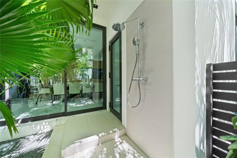 House in Miami Beach, Florida 6 bedrooms, 523.32 sq.m. № 1930450 - photo 27