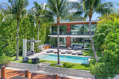 House in Miami Beach, Florida 6 bedrooms, 523.32 sq.m. № 1930450 - photo 3