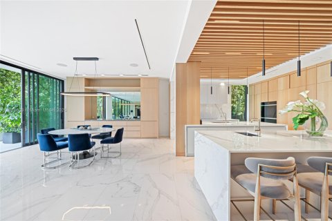 House in Miami Beach, Florida 6 bedrooms, 523.32 sq.m. № 1930450 - photo 10