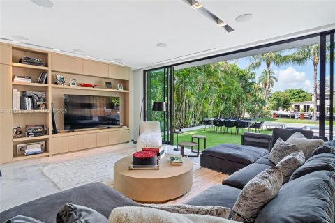 House in Miami Beach, Florida 6 bedrooms, 523.32 sq.m. № 1930450 - photo 18