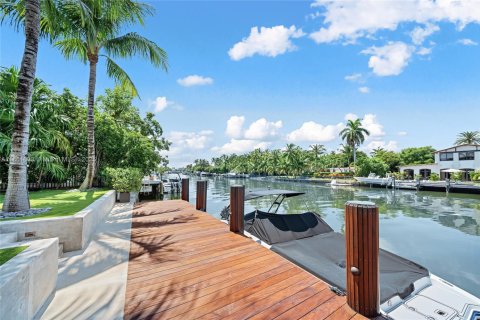 House in Miami Beach, Florida 6 bedrooms, 523.32 sq.m. № 1930450 - photo 5