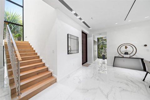 House in Miami Beach, Florida 6 bedrooms, 523.32 sq.m. № 1930450 - photo 28