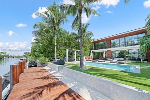 House in Miami Beach, Florida 6 bedrooms, 523.32 sq.m. № 1930450 - photo 4