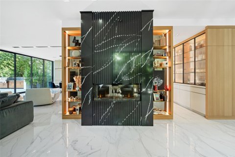 House in Miami Beach, Florida 6 bedrooms, 523.32 sq.m. № 1930450 - photo 20