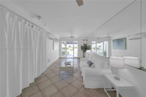 Condo in Key Biscayne, Florida, 1 bedroom  № 1967840 - photo 17