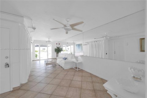 Condo in Key Biscayne, Florida, 1 bedroom  № 1967840 - photo 18