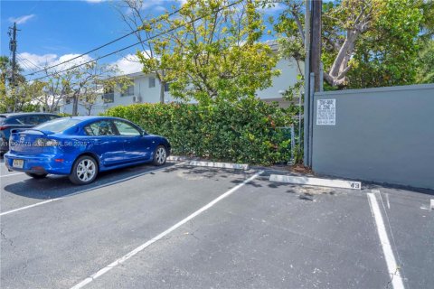 Condo in Key Biscayne, Florida, 1 bedroom  № 1967840 - photo 27