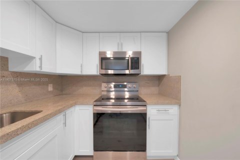 Condo in Key Biscayne, Florida, 1 bedroom  № 1967840 - photo 6