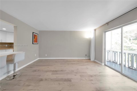 Condo in Key Biscayne, Florida, 1 bedroom  № 1967840 - photo 8