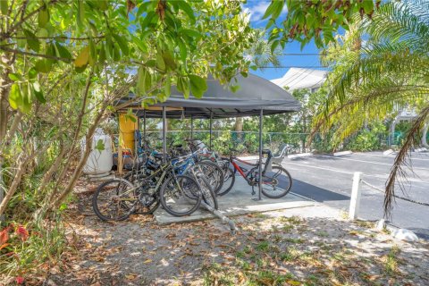 Condo in Key Biscayne, Florida, 1 bedroom  № 1967840 - photo 23