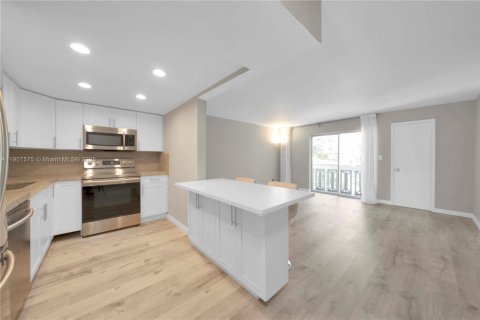 Condo in Key Biscayne, Florida, 1 bedroom  № 1967840 - photo 3