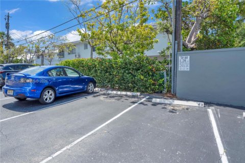 Condo in Key Biscayne, Florida, 1 bedroom  № 1967840 - photo 29