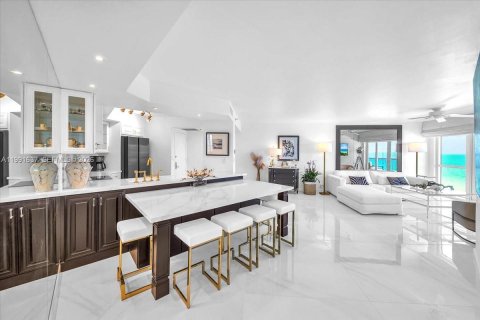 Copropriété à louer à Miami Beach, Floride: 2 chambres, 109.62 m2 № 2255605 - photo 10