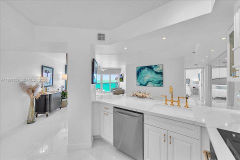 Copropriété à louer à Miami Beach, Floride: 2 chambres, 109.62 m2 № 2255605 - photo 13