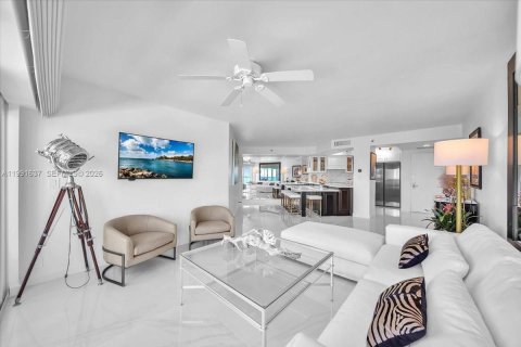 Copropriété à louer à Miami Beach, Floride: 2 chambres, 109.62 m2 № 2255605 - photo 15