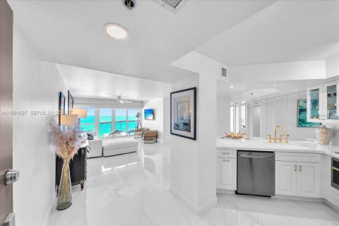 Copropriété à louer à Miami Beach, Floride: 2 chambres, 109.62 m2 № 2255605 - photo 4