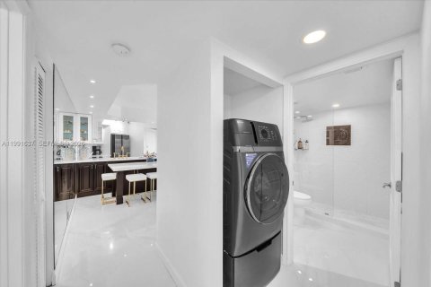 Copropriété à louer à Miami Beach, Floride: 2 chambres, 109.62 m2 № 2255605 - photo 23