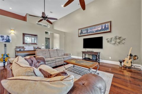 Casa en venta en Geneva, Florida, 5 dormitorios, 329.15 m2 № 1796026 - foto 6