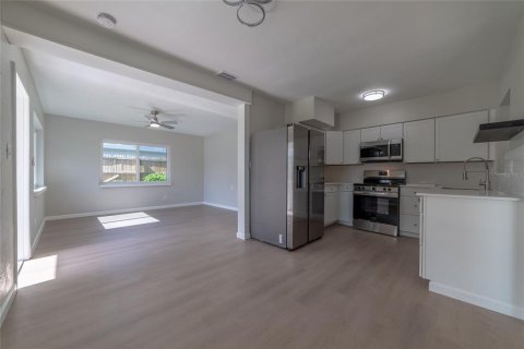 House in Clearwater, Florida 3 bedrooms, 125.14 sq.m. № 1414726 - photo 14