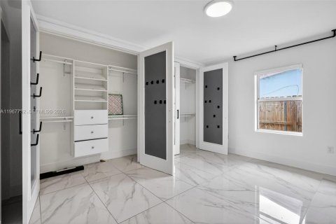 House in Miami, Florida 3 bedrooms, 127.83 sq.m. № 2031832 - photo 20