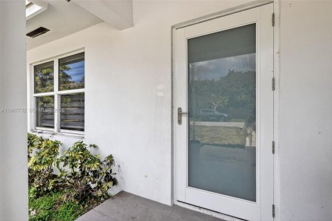 House in Miami, Florida 3 bedrooms, 127.83 sq.m. № 2031832 - photo 7