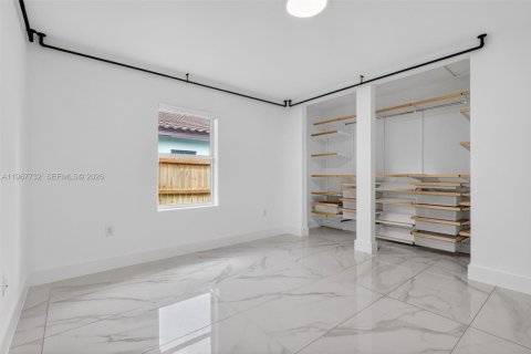 House in Miami, Florida 3 bedrooms, 127.83 sq.m. № 2031832 - photo 26