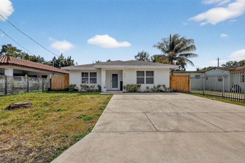 House in Miami, Florida 3 bedrooms, 127.83 sq.m. № 2031832 - photo 5