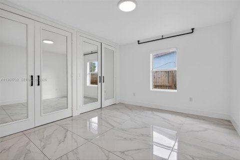 House in Miami, Florida 3 bedrooms, 127.83 sq.m. № 2031832 - photo 19