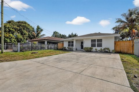 House in Miami, Florida 3 bedrooms, 127.83 sq.m. № 2031832 - photo 6