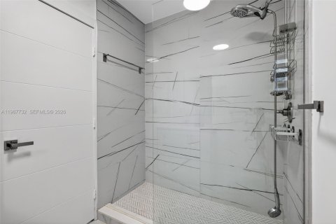 House in Miami, Florida 3 bedrooms, 127.83 sq.m. № 2031832 - photo 24